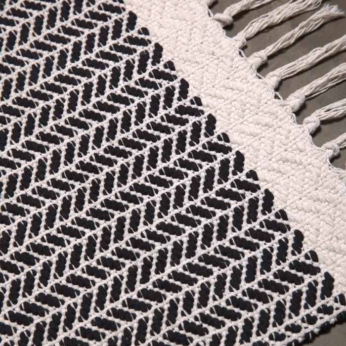Alfombra tejida 60x90cm - 60x90cm en Negro - Alfombras, Uruguay | Buho Store, vista 2