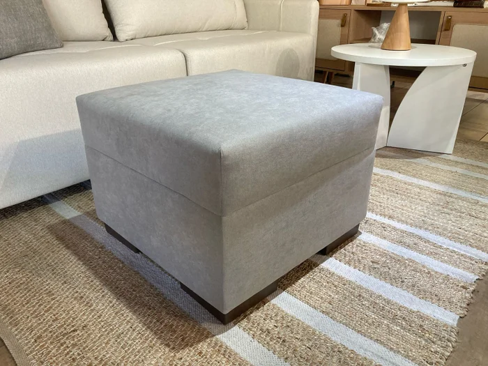 Puff Mónaco – Gris Oscuro en Gris - Sillones y sofás, Uruguay | Berna Home, vista 5