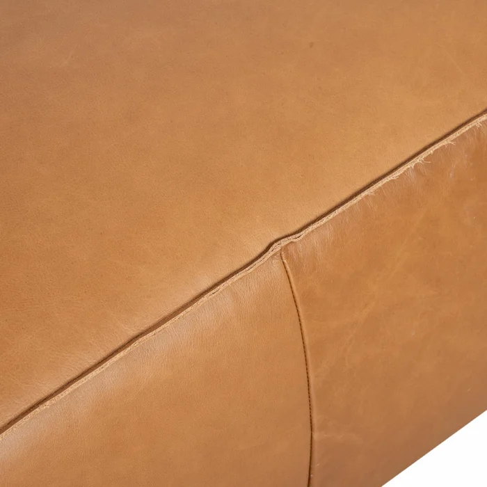 Puff Cuero Marron Tufa Camel en Beige - Sillones y sofás, Uruguay | Divino, vista 4