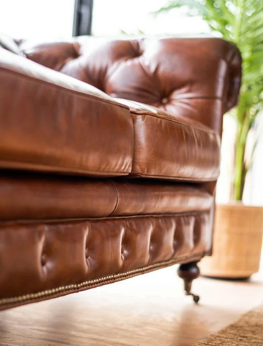 SILLON CHESTERFIELD CUERO ITALIANO - 2 CUERPOS en Marrón - Sillones y sofás, Uruguay | La Iberica, vista 12