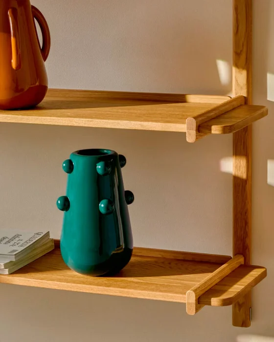 Jarrón Odra de cerámica - verde oscuro acabado brillante 25,5 cm en Verde - Jarrones, Uruguay | Kavehome, vista 2