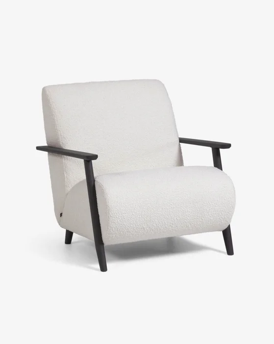 Butaca Meghan borrego - blanco y patas de madera maciza de fresno con acabado wengué en Blanco - Butacas, banquetas y puffs, Uruguay | Kavehome