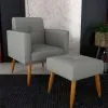 Poltrona Alta Patas De Madera Con Puff Tapizado en Gris - Sillones y sofás, Uruguay | Soy Hogar, vista 2 de 8