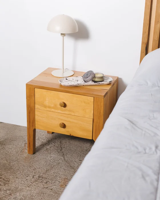 MESA DE LUZ GÉMINIS en Madera natural - Mesas de luz, Uruguay | Fundamento Muebles, vista 2