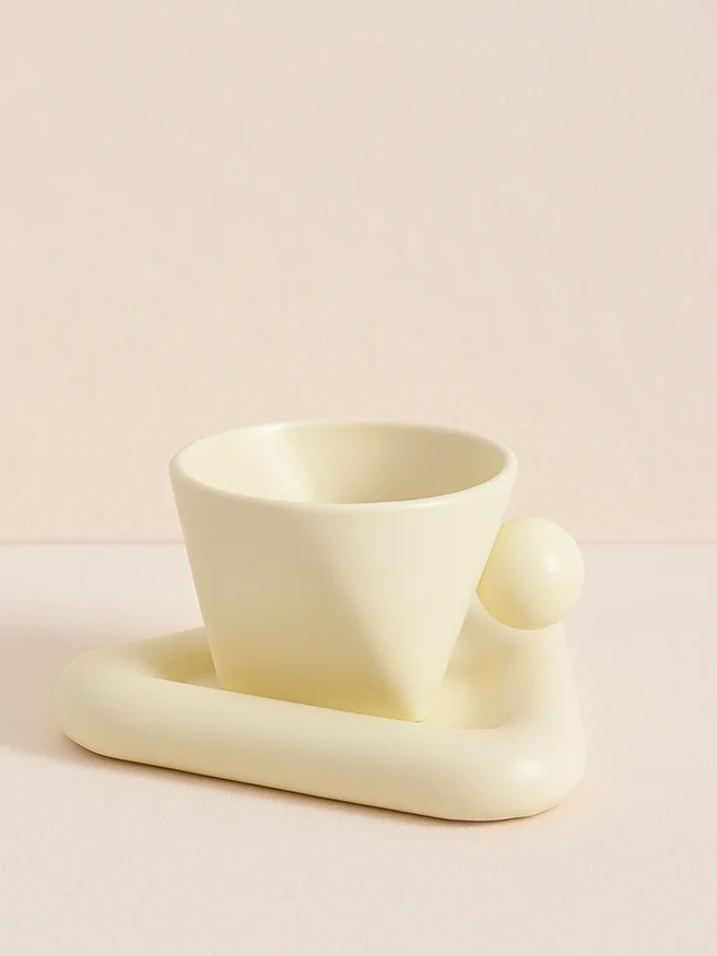 Set Taza + Plato Geométrico en Beige - Decoración, Uruguay | Cabana, vista 2