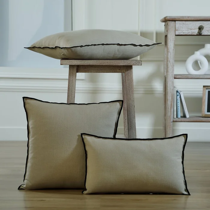 Almohadones en lino con vivos - Sillones y sofás, Uruguay | Pieza Clave, vista 2