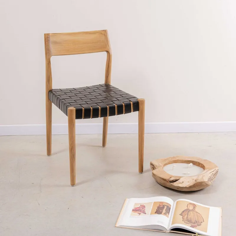 Silla en teca y cuero negro en Negro - Sillas, Uruguay | Entrecasa