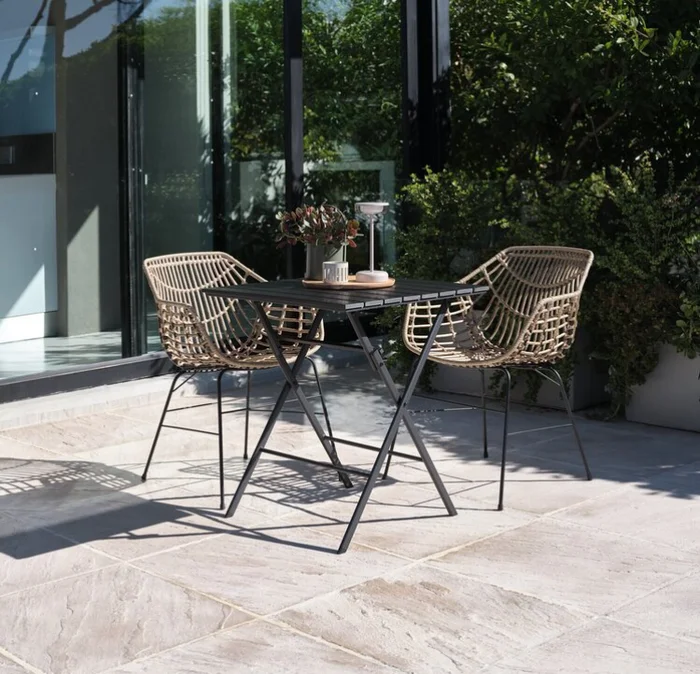 Mesa bistró SANDVIKA 65x65 negro en Negro - Muebles para el exterior, Uruguay | JYSK, vista 2