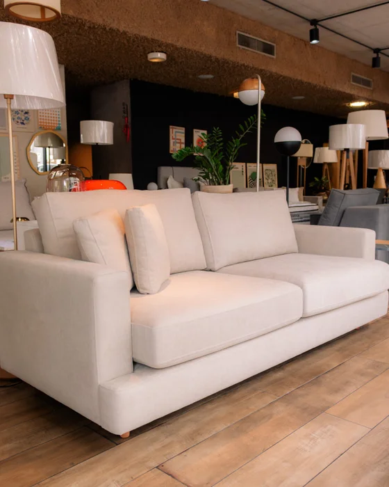 Sofa Dublin 3 Cuerpos (210 cm) EASY CLEAN - Beige en Madera natural - Sillones y sofás, Uruguay | Berna Home, vista 4