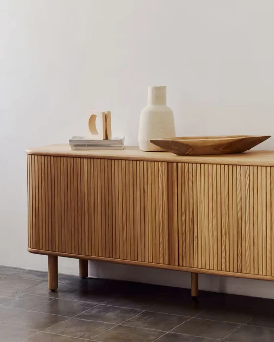 Aparador Mailen 2 puertas en chapa de fresno - con acabado natural 180 x 75 cm en Madera natural - Aparadores y recibidores, Uruguay | Kavehome, vista 3