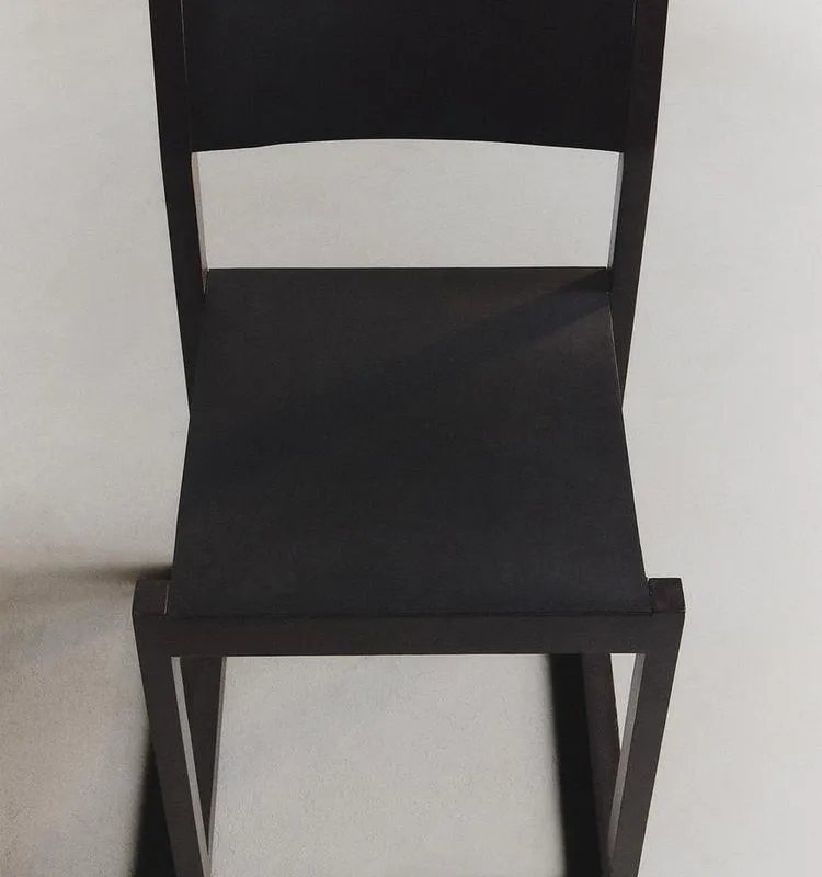 SILLA ESTRUCTURA MADERA Y PIEL - Sillas, Uruguay | Zara Home