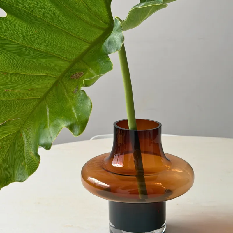 Florero Twist en Marrón - Jarrones, Uruguay | Dos Orillas Casa