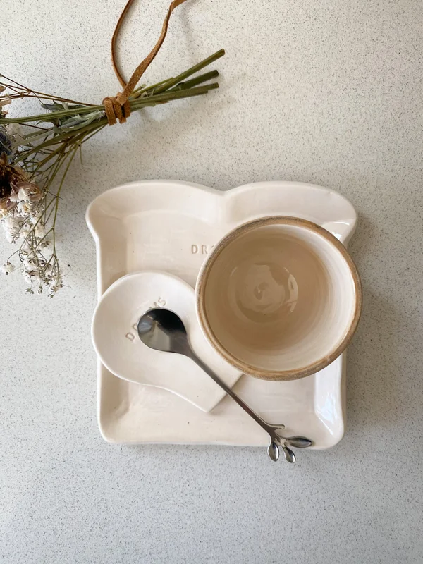 Kit desayuno con vaso de cerámica, apoya cucharas, plato y cucharita en Beige - Decoración, Uruguay | Dreams On Time, vista 27