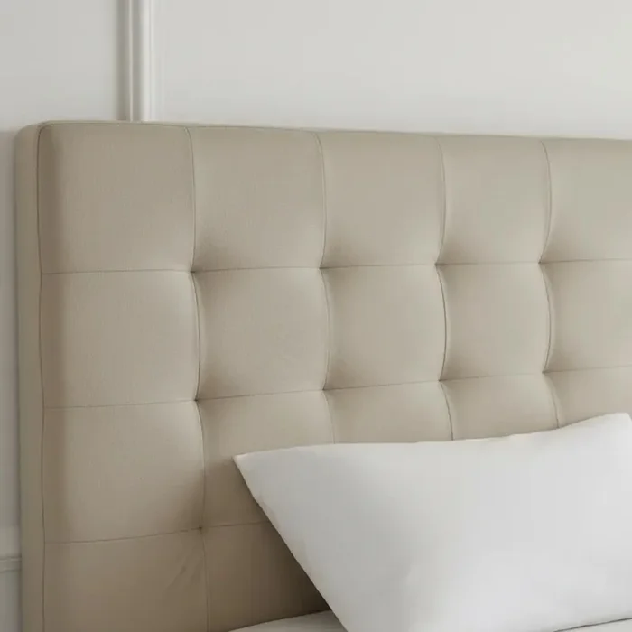PANEL LINA CAPITONEADO TAPIZADO EN CUERO COLOR PERLA en Beige, Uruguay | Champagne Home, vista 2
