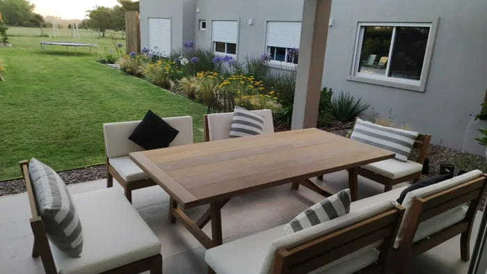 Juego de sillones y mesa exterior en Madera natural - Muebles para el exterior, Uruguay | Entrecasa, vista 2