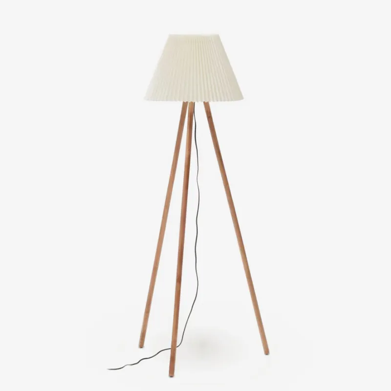 Lámpara de pie Benicarlo de madera de caucho con acabado natural y beige en Beige - Lámparas de pie, Uruguay | Kavehome