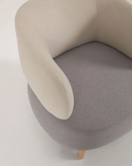 Butaca Luisa - gris y beige con patas de madera maciza de caucho en Beige, Gris - Butacas, banquetas y puffs, Uruguay | Kavehome, vista 2