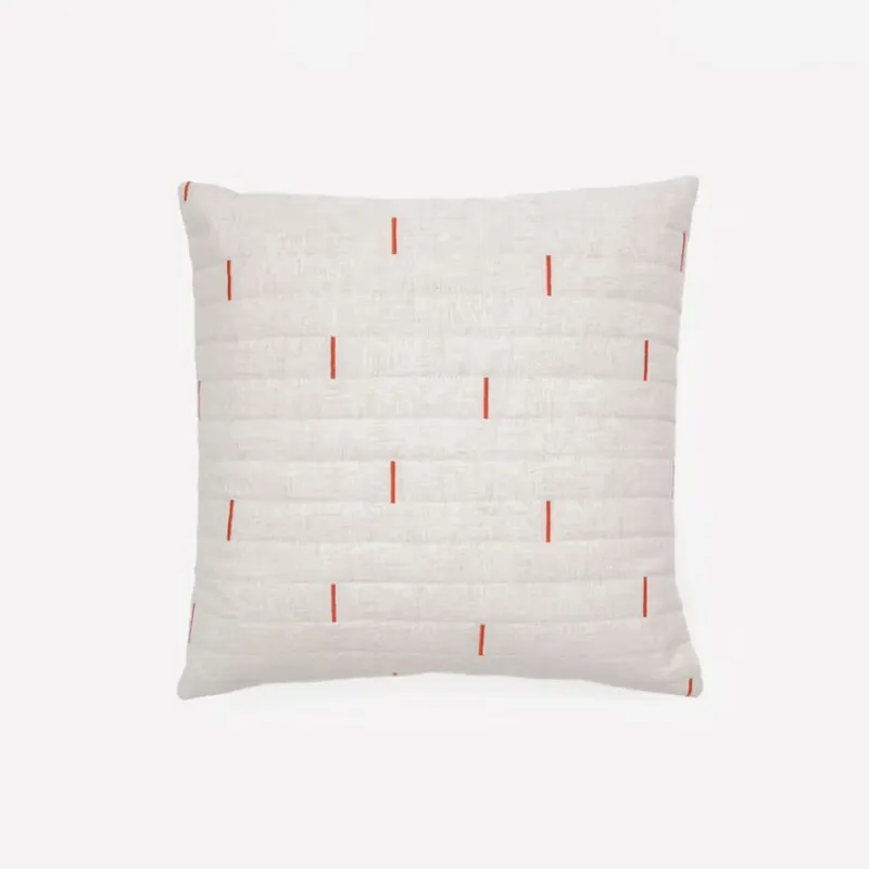 Almohadón Blaina de algodón y lino blanco con detalle bordado - rojo 45 x 45 cm en Blanco, Terracota - Textiles, Uruguay | Kavehome