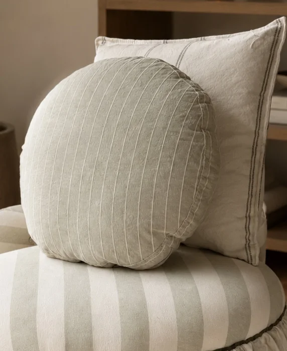 Almohadon Cala en Gris - Textiles, Uruguay | Decilo con Alma