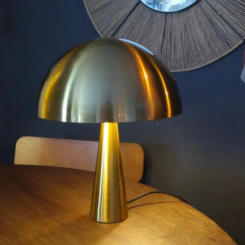 Lampara de mesa DOMO en Dorado - Lámparas de mesa, Uruguay | Simple Deco