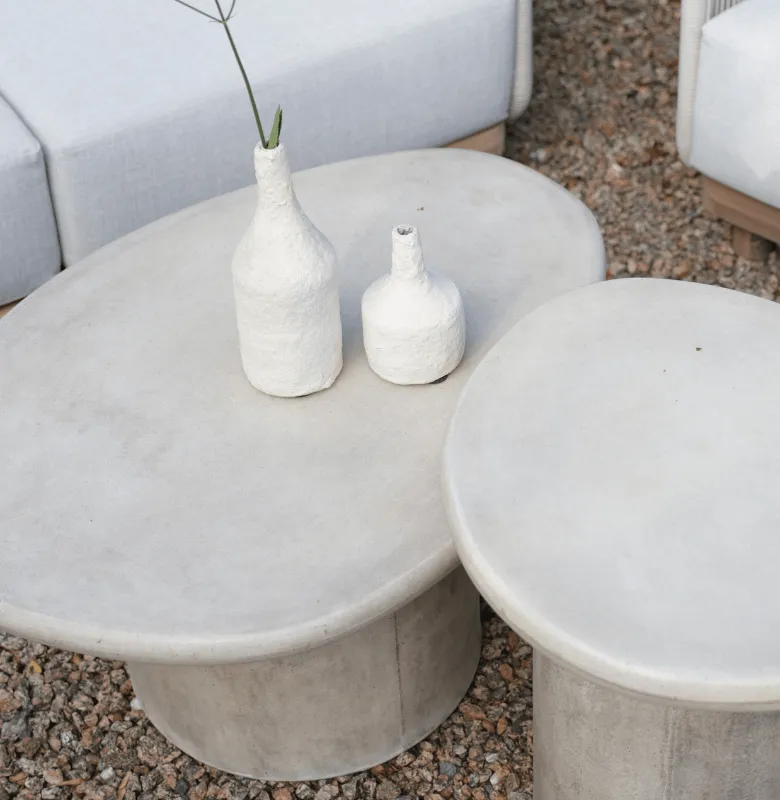 MESA CEMENTO ORGANICA WEATHERED en Gris - Muebles para el exterior, Uruguay | Masinfinito Casa