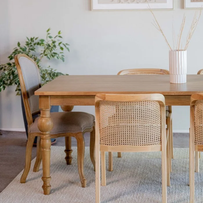 Silla Signora / Madera y tapizado beige en Madera natural - Sillas, Uruguay | Fábrica Italiana, vista 2