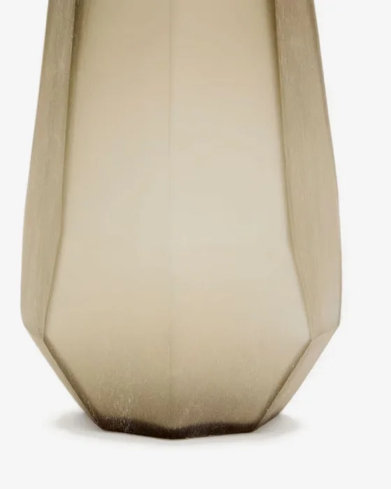 Jarrón Arai de vidrio reciclado gris - 16,5 cm en Marrón - Jarrones, Uruguay | Kavehome, vista 5
