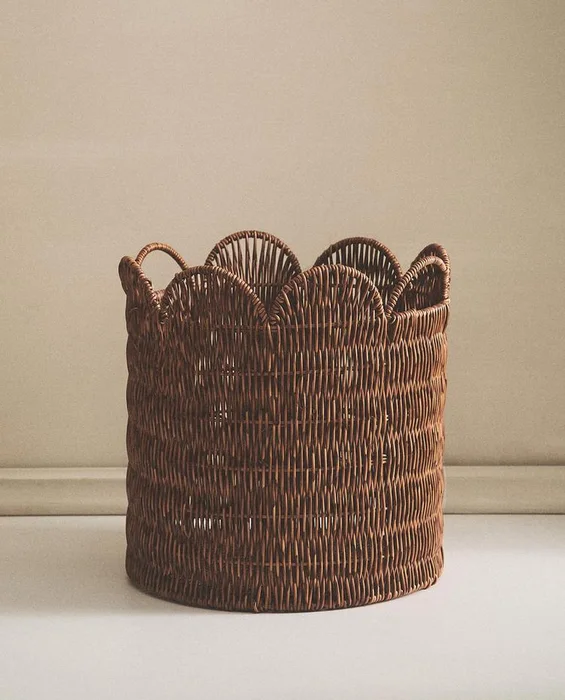CESTA REDONDA ONDAS PLÁSTICO RECICLADO - Canastos, Uruguay | Zara Home
