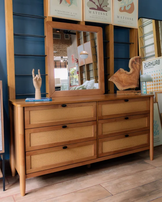 Cómoda Toulouse con Espejo - Seis Cajones / Madera Natural de Gomero en Madera natural - Cómodas, Uruguay | Berna Home, vista 11