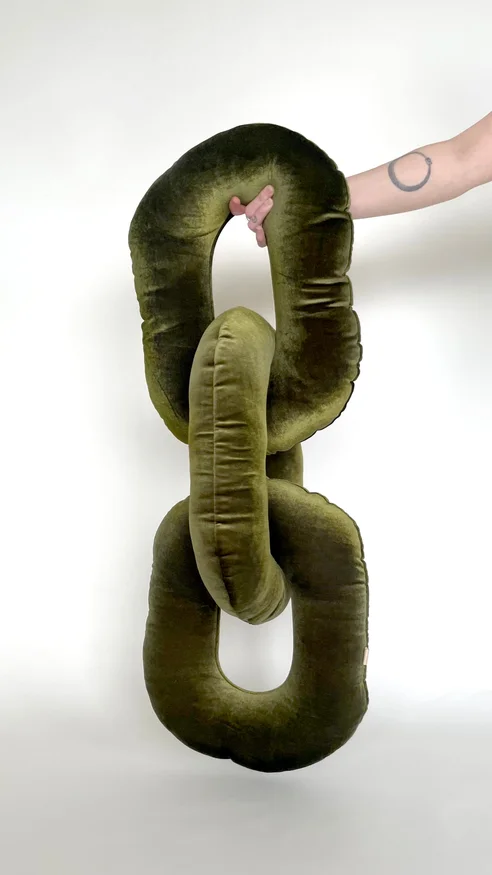 Almohadon LIEN - tres eslabones en Verde oliva - Textiles, Uruguay | Octo, vista 2