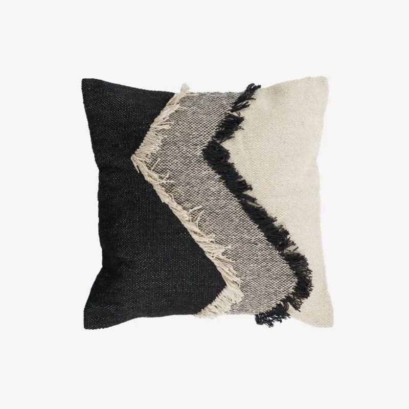 Almohadón Margarite 100% algodón flecos negro y blanco 45 x 45 cm en Multicolor - Textiles, Uruguay | Kavehome