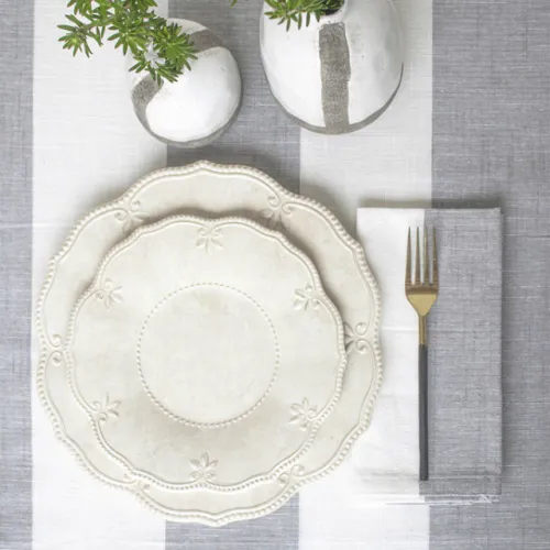 MANTEL RAYAS GRUESAS GRIS CLARO Y BLANCO en Gris - Textiles, Uruguay | Sentido Jose Ignacio