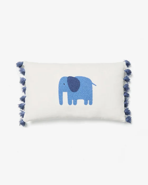 Almohadón Tandani de algodón beige con elefante bordado azul 30 x 50 cm en Blanco - Textiles, Uruguay | Kavehome
