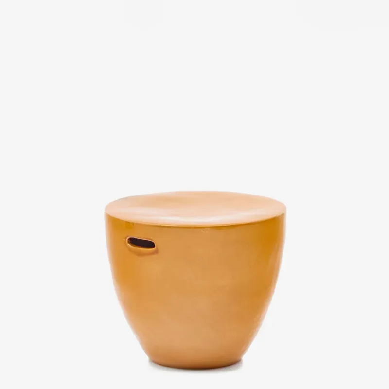 Mesa auxiliar exterior Mesquida de cerámica con acabado mostaza glaseado Ø 45 cm en Naranja - Mesas de arrimo, Uruguay | Kavehome