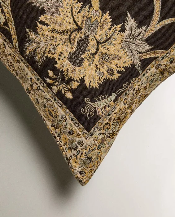 FUNDA COJÍN JACQUARD en Marrón, Uruguay | Zara Home, vista 3