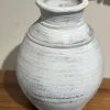 Jarron blanco de barro en Blanco - Jarrones, Uruguay | FMB, vista 2 de 2