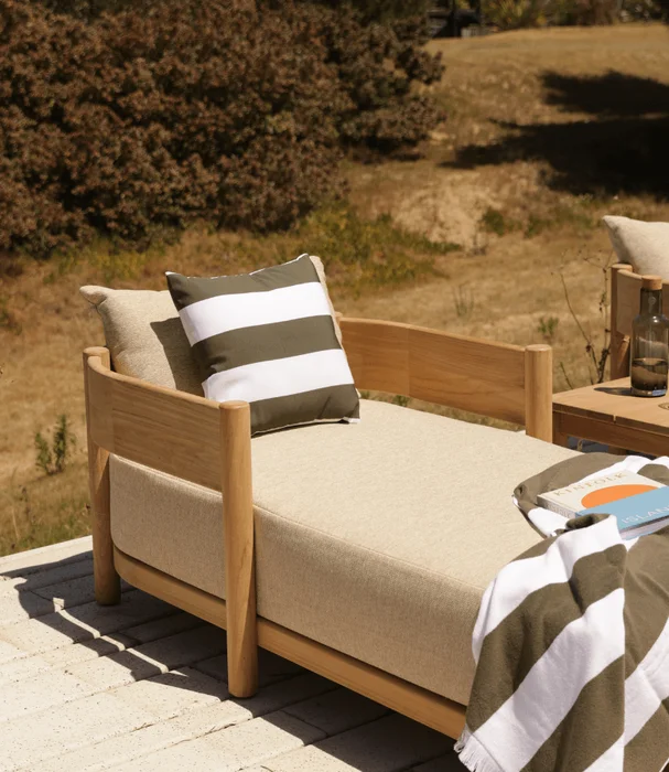 CAMASTRO LARA OUTDOOR TEKA CON ALMOHADONES 175X89 en Beige - Muebles para el exterior, Uruguay | Masinfinito Casa, vista 3