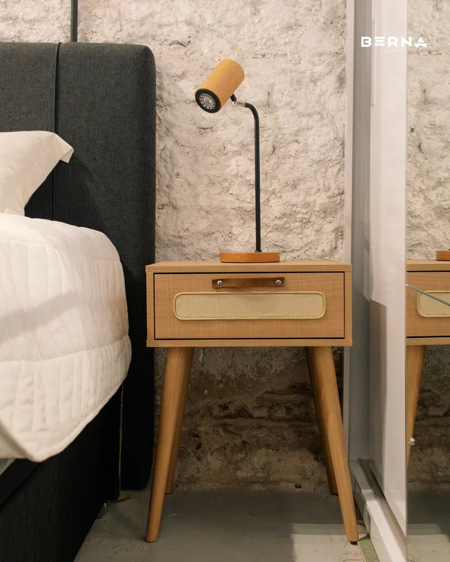 Mesa de Luz Praga – Marrón Claro con Esterilla en Madera natural - Mesas de luz, Uruguay | Berna Home, vista 3