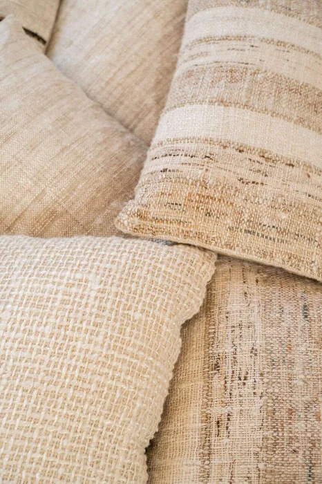 ALMOHADON AMAPOLA - 30 X 50 CMS en Beige - Textiles, Uruguay | La Iberica, vista 5