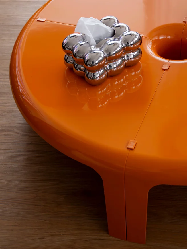 mesa modular naranja en Naranja, Uruguay | Proyecto Forma, vista 2