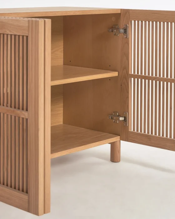 Aparador Beyla de madera maciza y chapa de roble 180 x 71,5 cm FSC 100 % en Madera natural - Aparadores y recibidores, Uruguay | Kavehome, vista 4