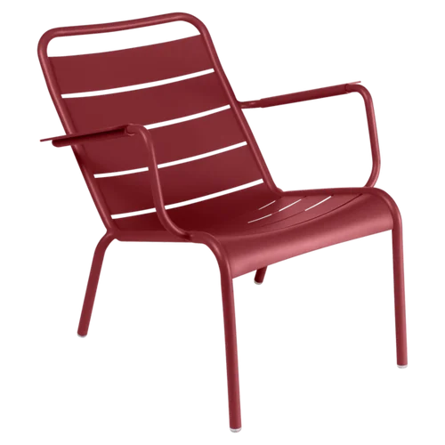 SILLÓN BAJO con posabrazo Luxembourg en Rojo - Sillas, Uruguay | Pipi Cucu Paris