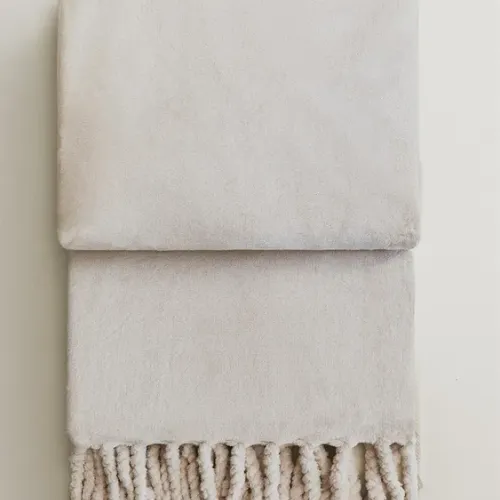 MANTA POLAR LISA FLECOS - Textiles, Uruguay | Zara Home