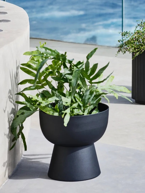 Maceta LOMVI Ø30xA30 negro en Negro - Muebles para el exterior, Uruguay | JYSK, vista 3