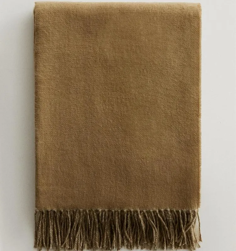 MANTA SUAVE FLECOS en Marrón - Textiles, Uruguay | Zara Home