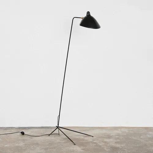 Lampadaire Droit | Serge Mouille en Negro - Lámparas de pie, Uruguay | Mad for Modern