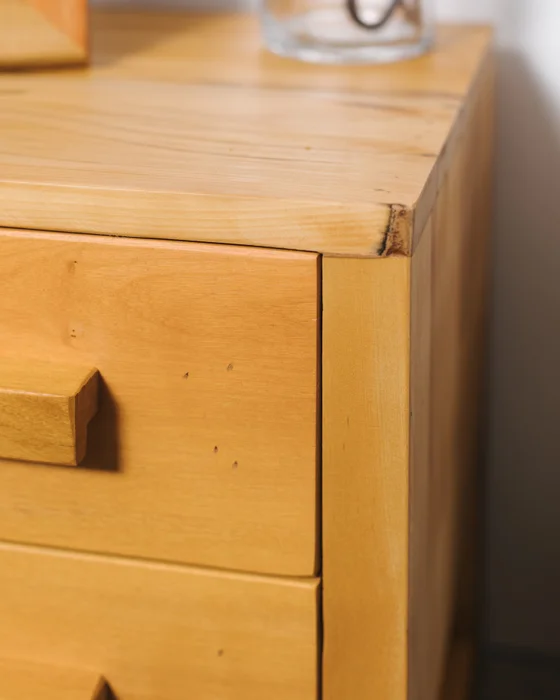 MESA DE LUZ CAPRICORNIO en Madera natural - Mesas de luz, Uruguay | Fundamento Muebles, vista 3