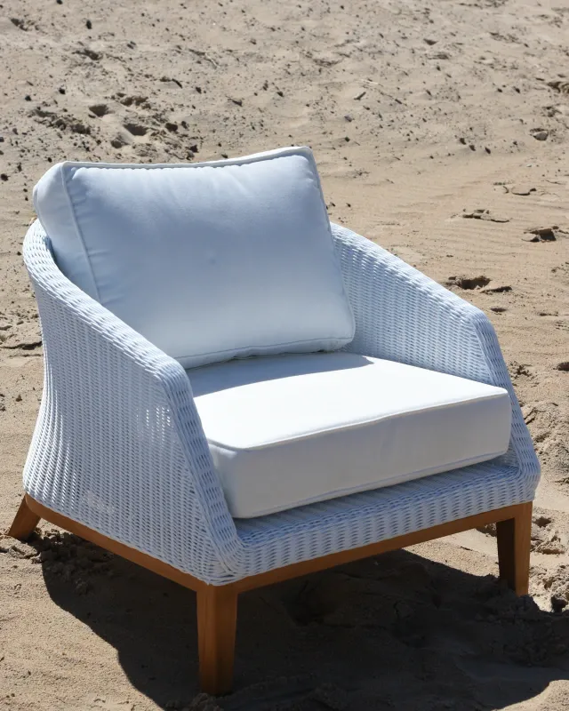 BUTACA GRACE C/ALMOHADONES en Blanco - Butacas, banquetas y puffs, Uruguay | Sentido Jose Ignacio