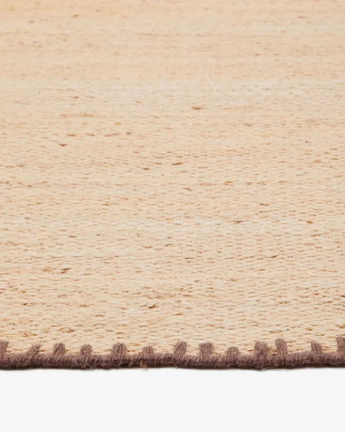 Alfombra Sorina de yute natural con borde marrón 200 x 300 cm en Madera natural - Alfombras, Uruguay | Kavehome, vista 2