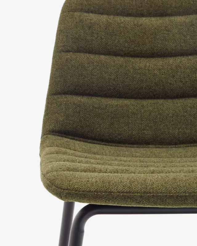 Taburete Zunilda de chenilla - verde oscuro y acero con acabado negro mate altura 65 cm en Verde - Butacas, banquetas y puffs, Uruguay | Kavehome, vista 3